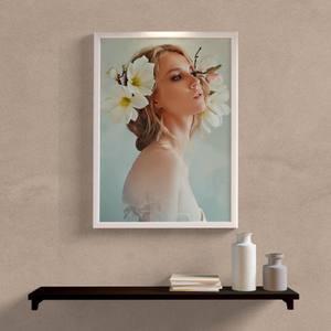 Quadro Mulher com Flores