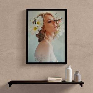 Quadro Decorativo Mulher com Flores III - detalhe da moldura e acabamento
