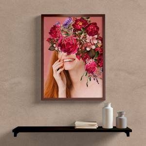 Quadro Decorativo Mulher com Flores Sorrindo - vista aproximada da impressão
