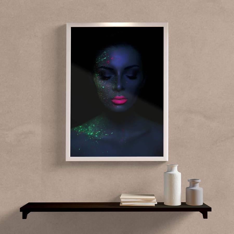 Quadro Decorativo Mulher Neon - detalhe da moldura e acabamento