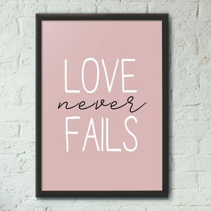 Quadro Decorativo Love never fails - quadro decorativo em ambiente decorado